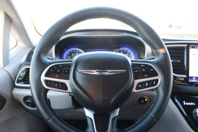 Used 2022 Chrysler Pacifica Touring-L image 18