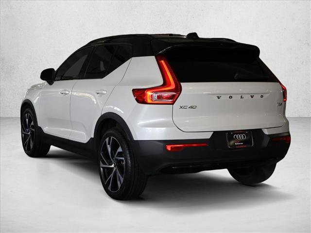 Used 2021 Volvo XC40 T5 R-Design image 9
