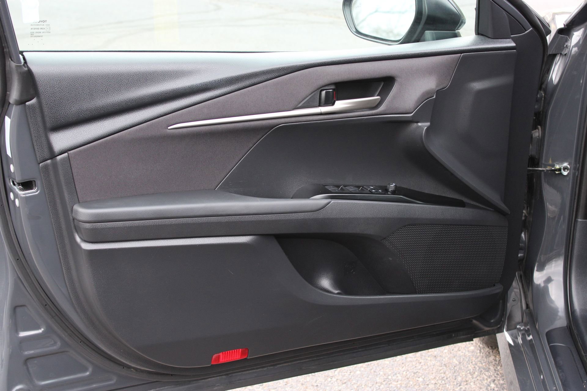 Used 2025 Toyota Camry LE image 12