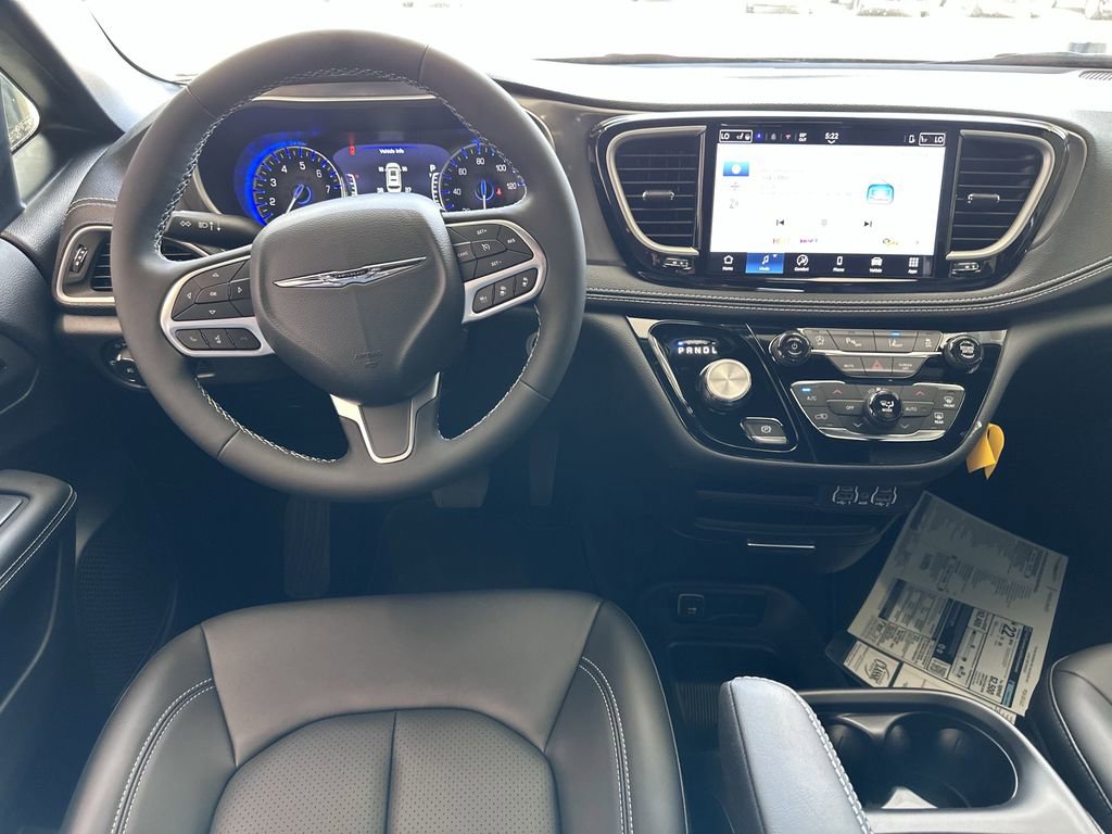 New 2025 Chrysler Pacifica Select image 12