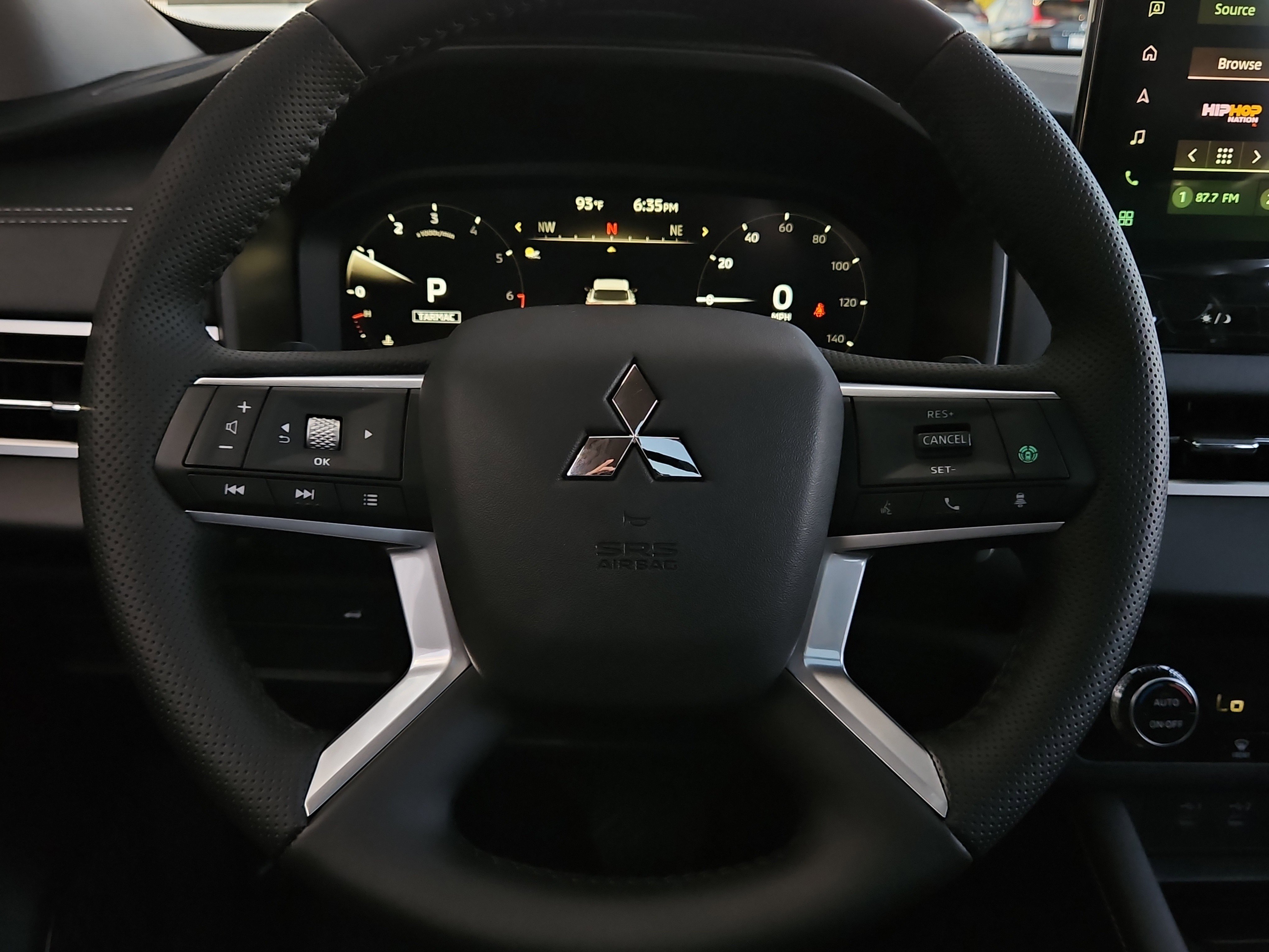New 2025 Mitsubishi Outlander SE image 11
