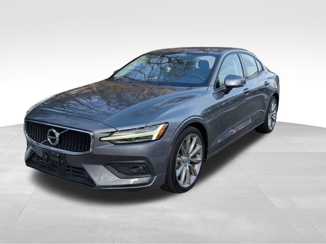 Used 2021 Volvo S60 T6 Momentum image 3