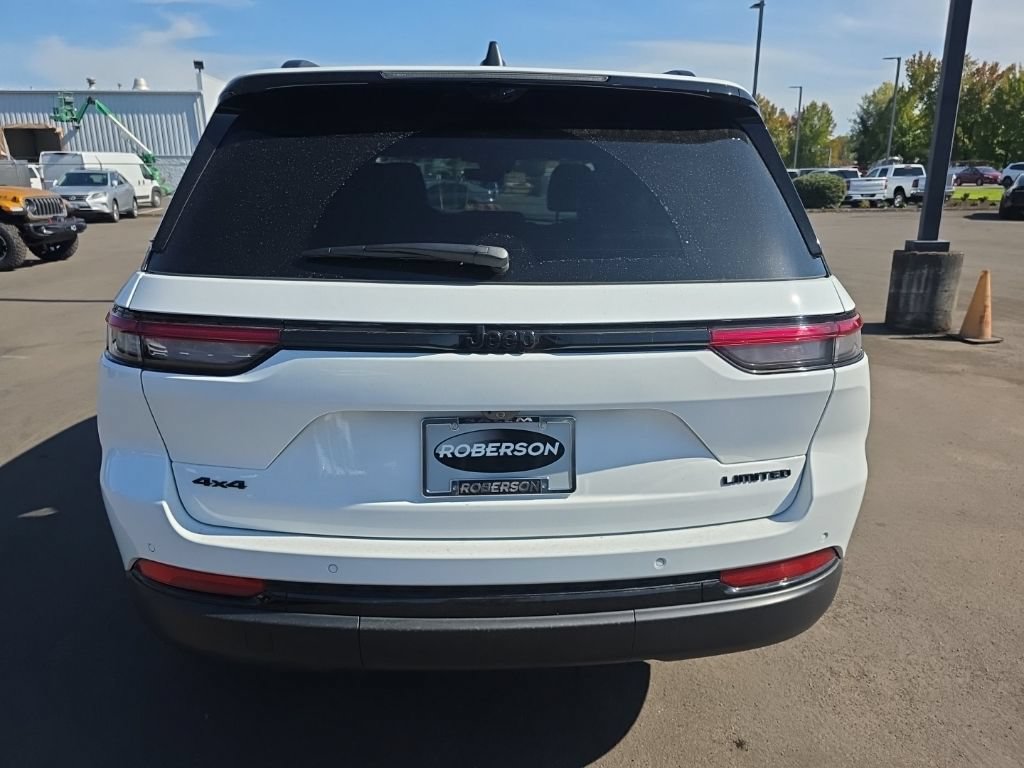 Used 2025 Jeep Grand Cherokee Limited w/ Luxury Tech Group II AWD/4WD image 4