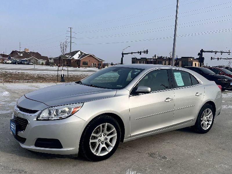 Used 2015 Chevrolet Malibu LT w/ Power Convenience Package image 2