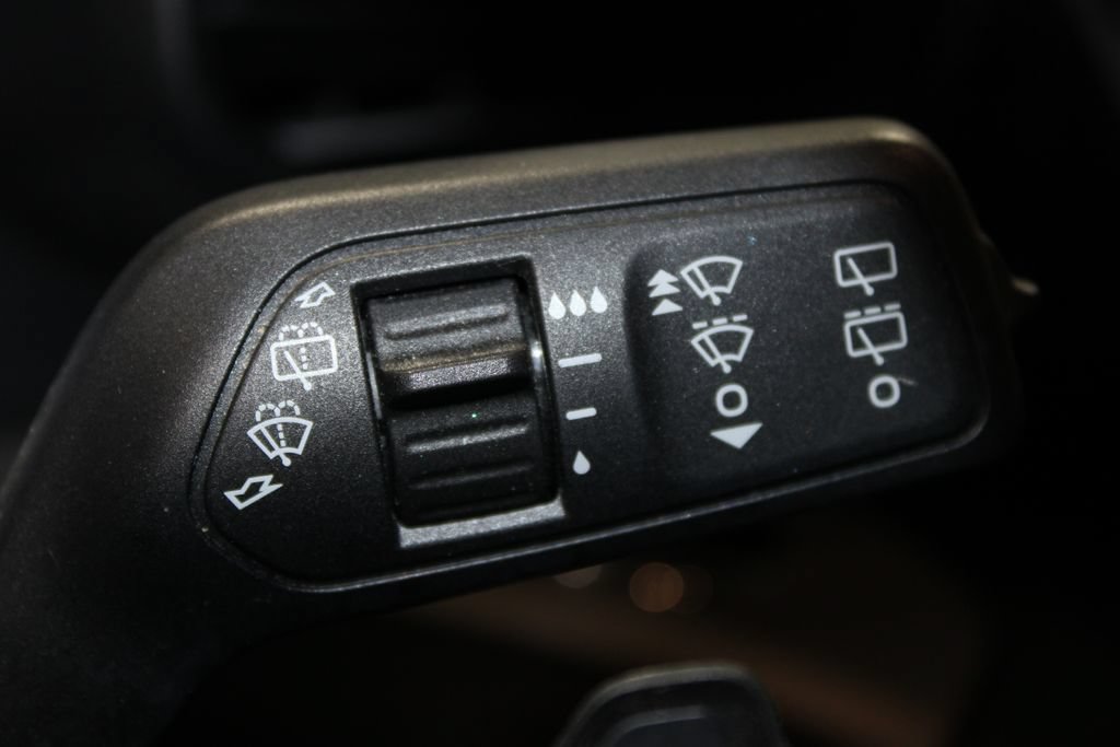 Used 2020 Ford Explorer XLT w/ Comfort Package RWD image 48