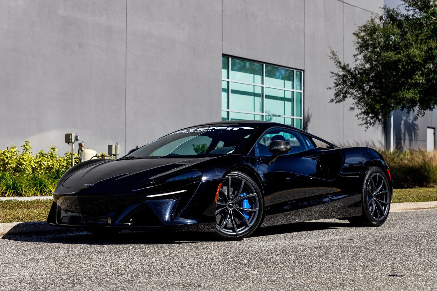 Used 2023 McLaren Artura RWD image 24