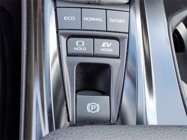 Used 2025 Toyota Camry SE image 10