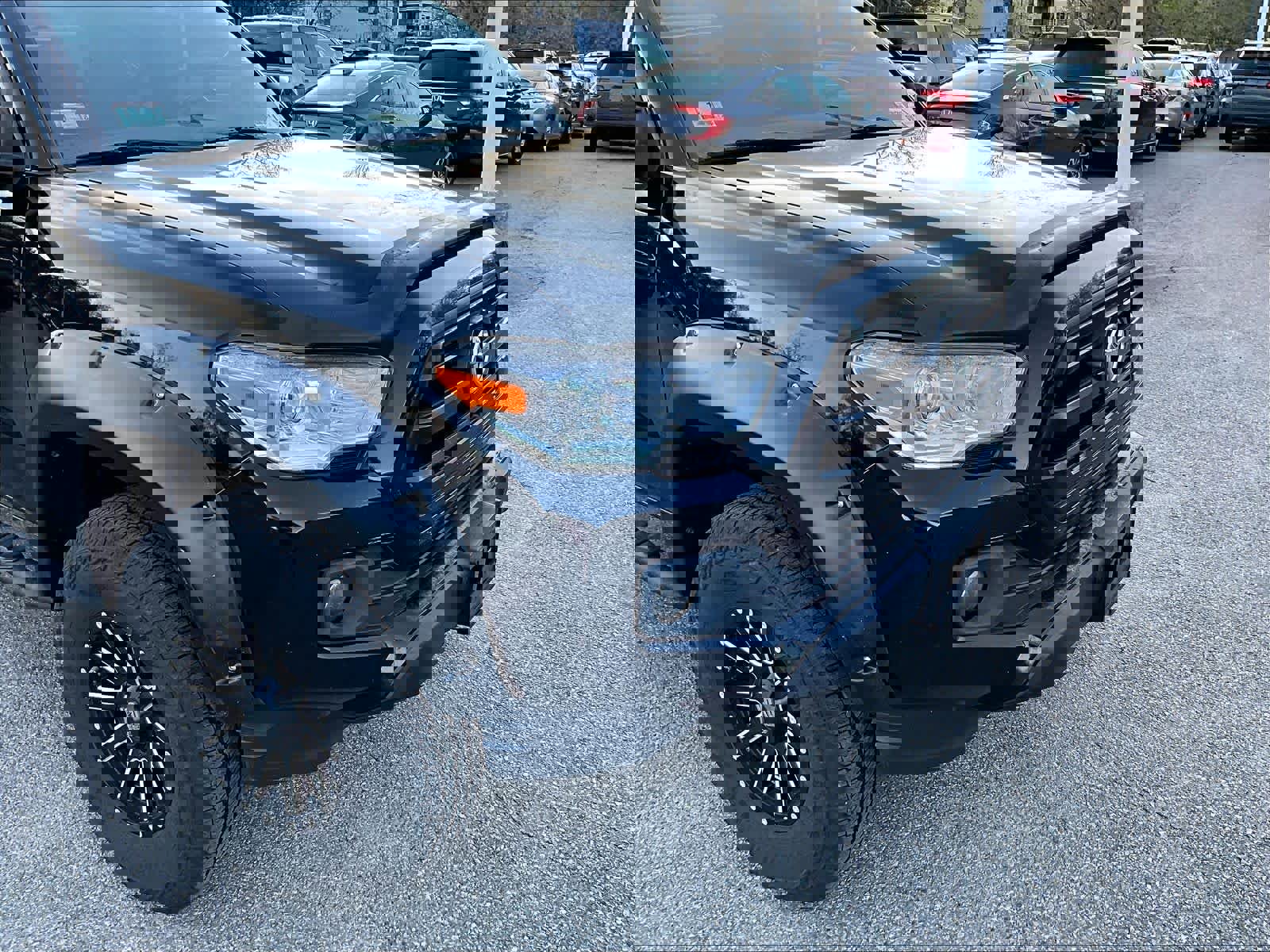 Used 2017 Toyota Tacoma SR AWD/4WD image 5