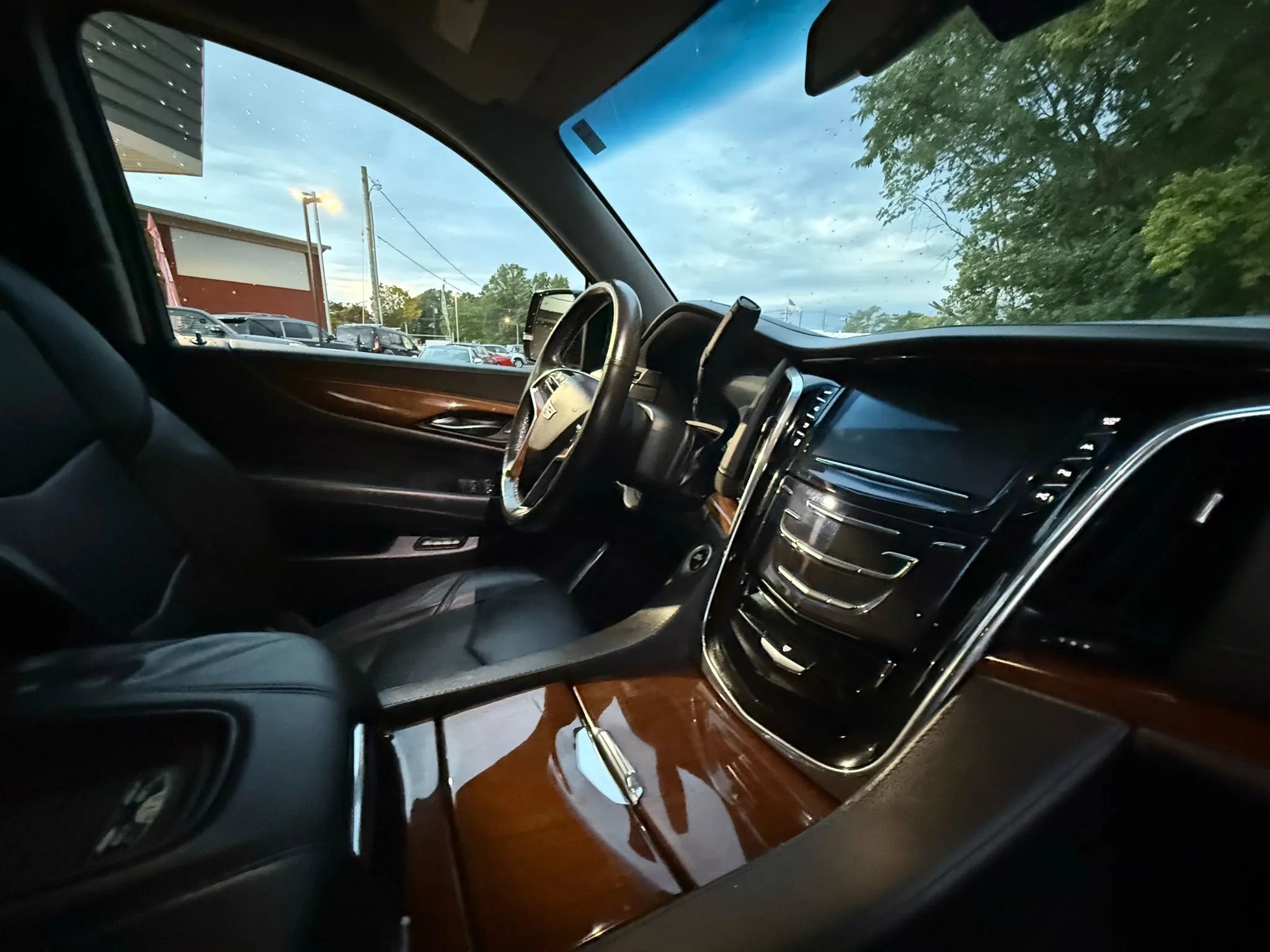 Used 2016 Cadillac Escalade Luxury image 36