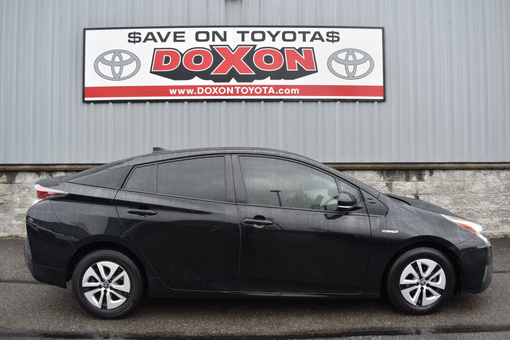 Used 2017 Toyota Prius Two w/ Prius Two Safety Plus Package FWD image 8