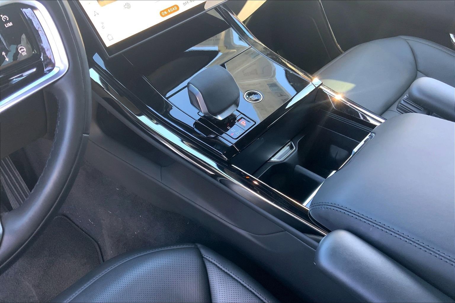 Used 2024 Land Rover Range Rover Sport SE image 16