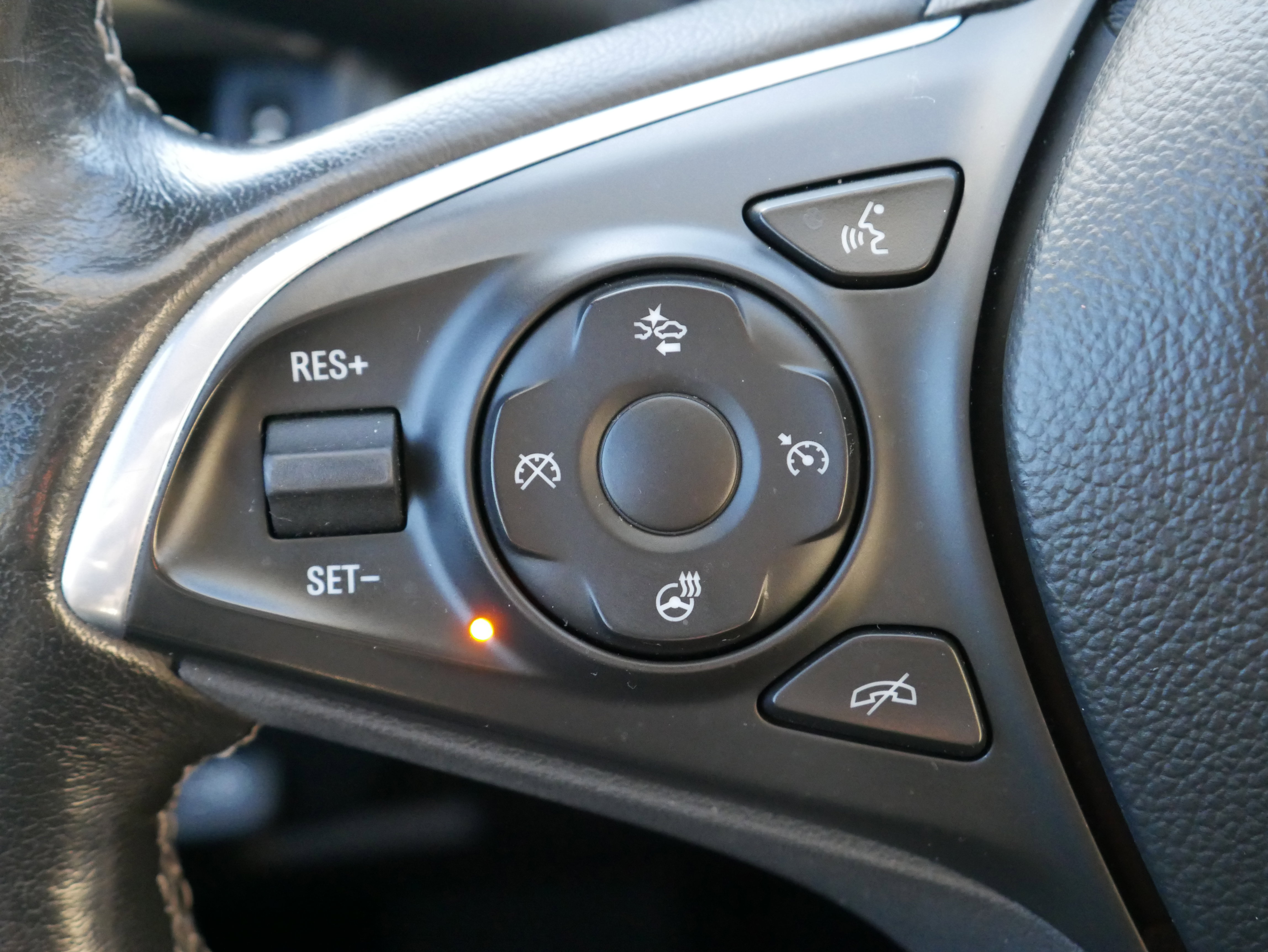 Used 2019 Buick Envision Premium w/ Driver Confidence Package image 24