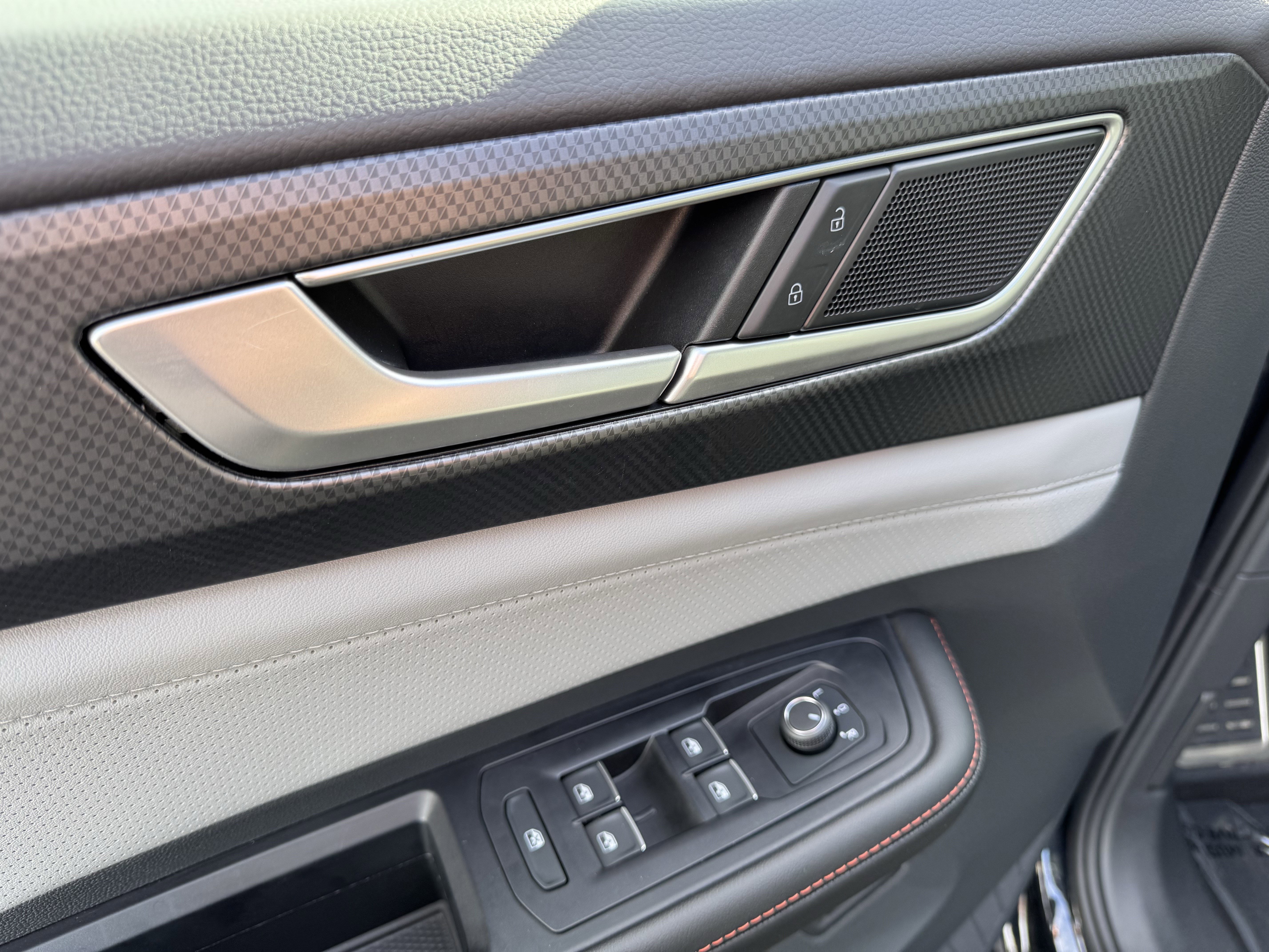 Certified 2025 Volkswagen Atlas Peak Edition SE image 15