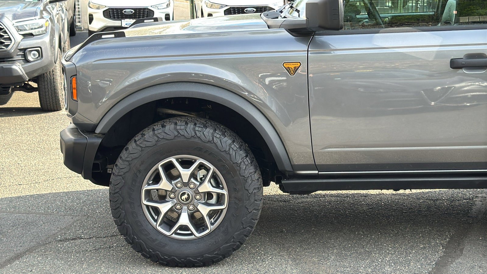 Certified 2025 Ford Bronco Badlands AWD/4WD image 3