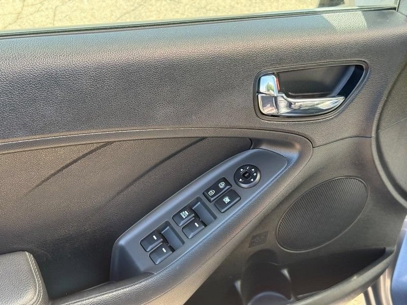 Used 2017 Kia Forte S FWD image 18
