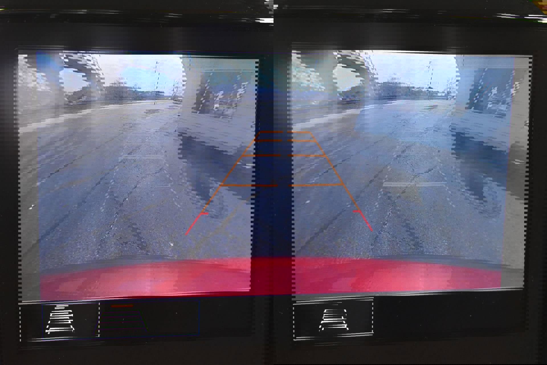 Used 2021 Chevrolet Traverse LT image 29