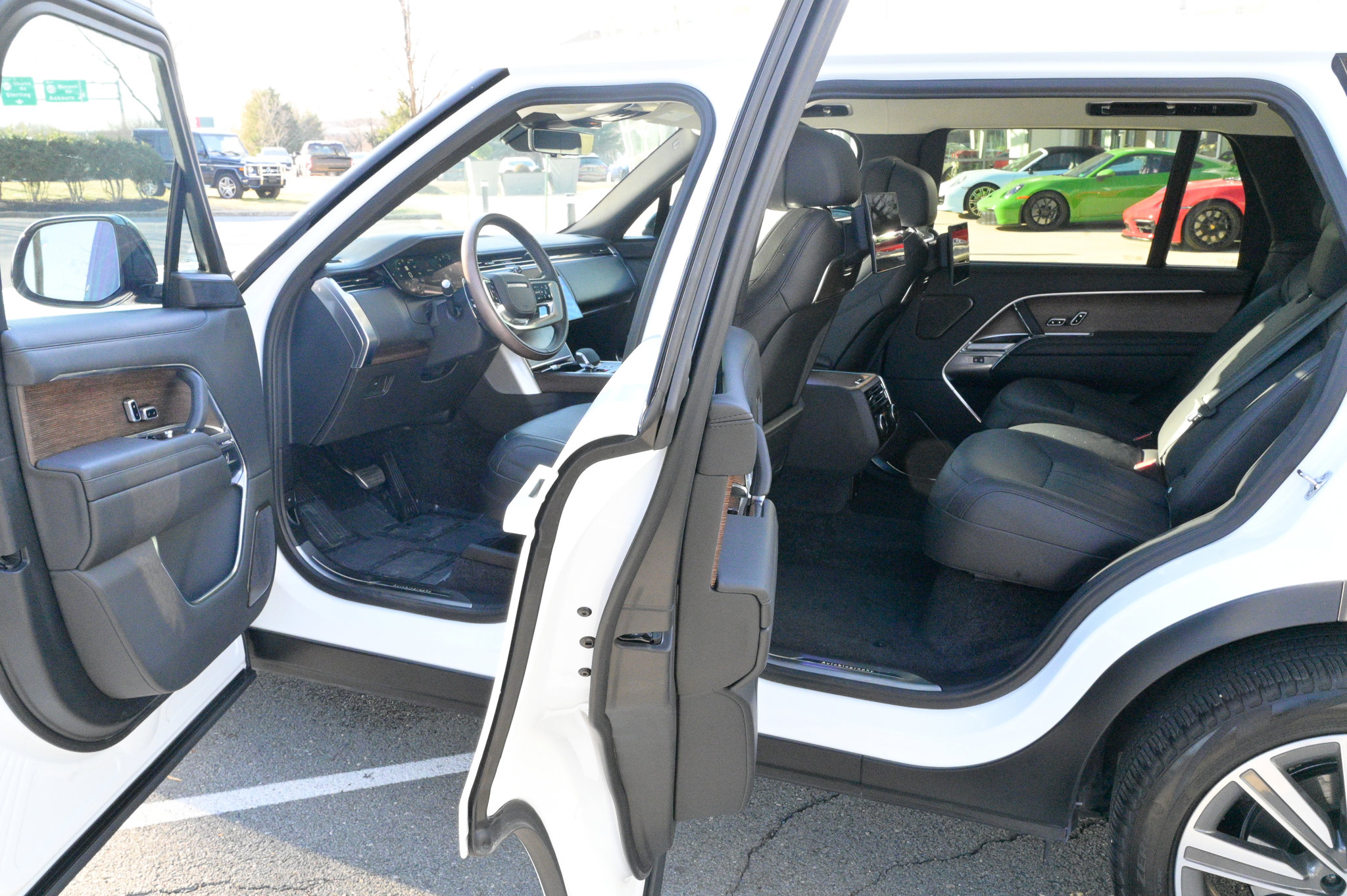 Used 2025 Land Rover Range Rover Long Wheelbase Autobiography image 33