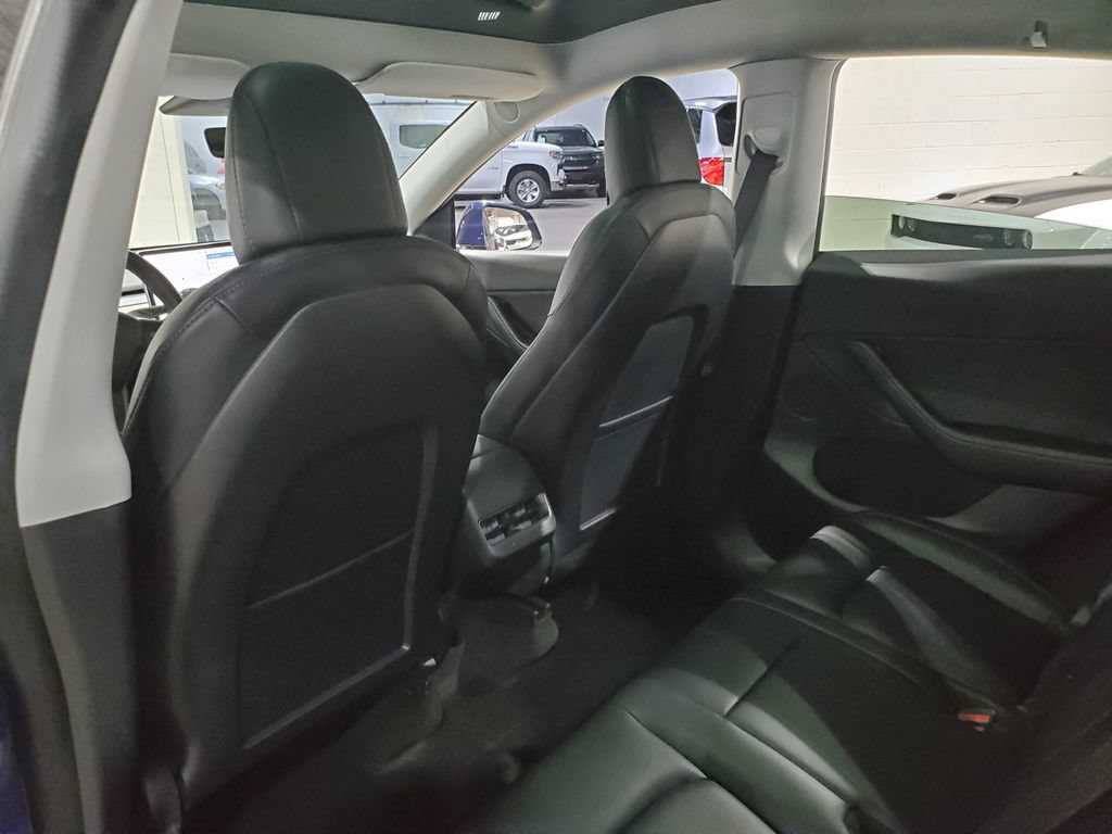 Used 2021 Tesla Model Y Long Range AWD/4WD image 23