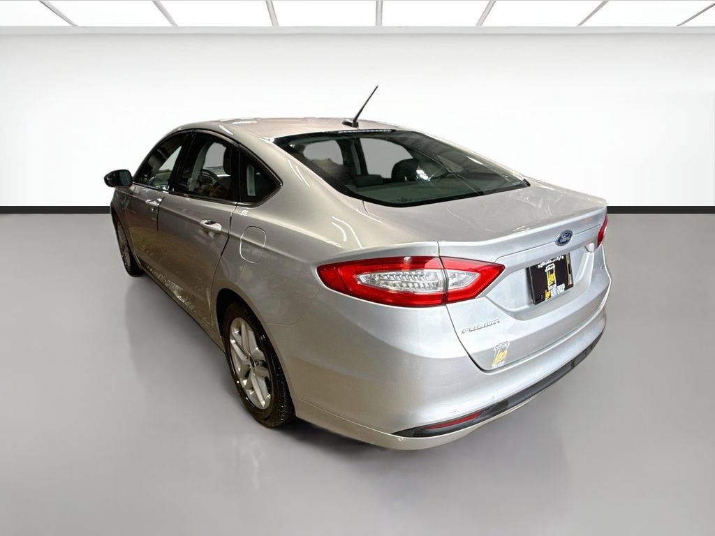 Used 2016 Ford Fusion SE FWD image 6