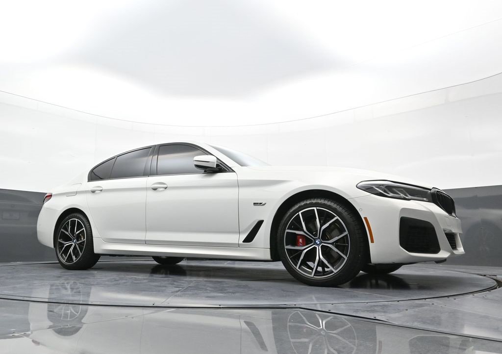 Used 2023 BMW 530e xDrive w/ Premium Package image 23