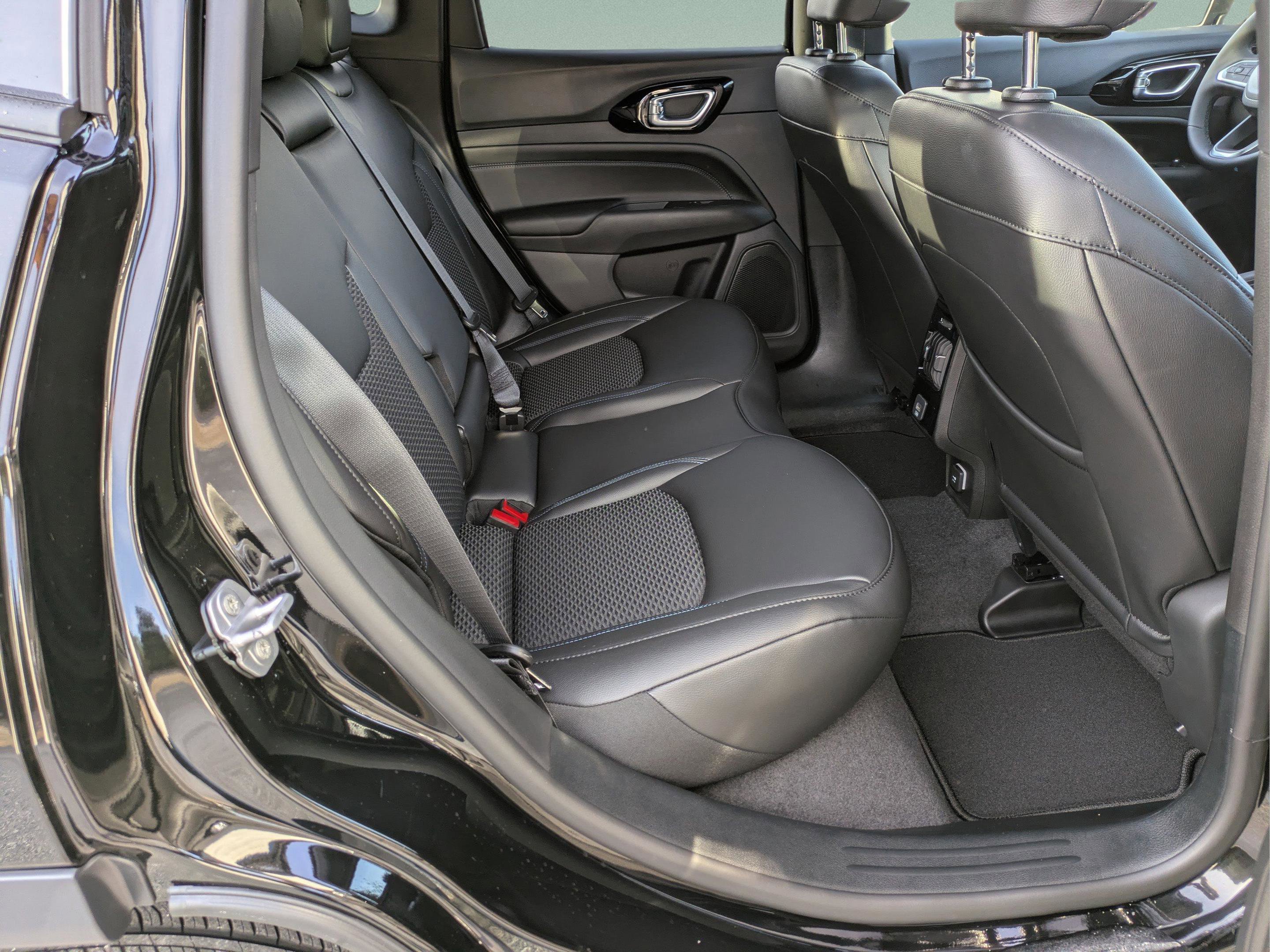 New 2026 Jeep Compass Latitude image 13