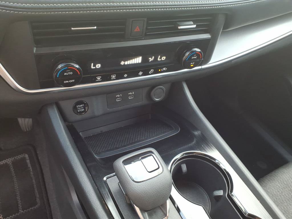 Used 2024 Nissan Rogue SV AWD/4WD image 32