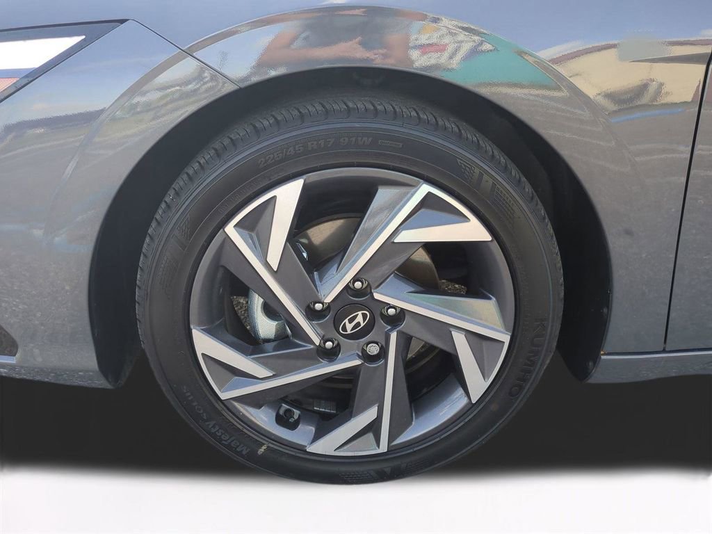 Certified 2024 Hyundai Elantra Limited FWD image 11