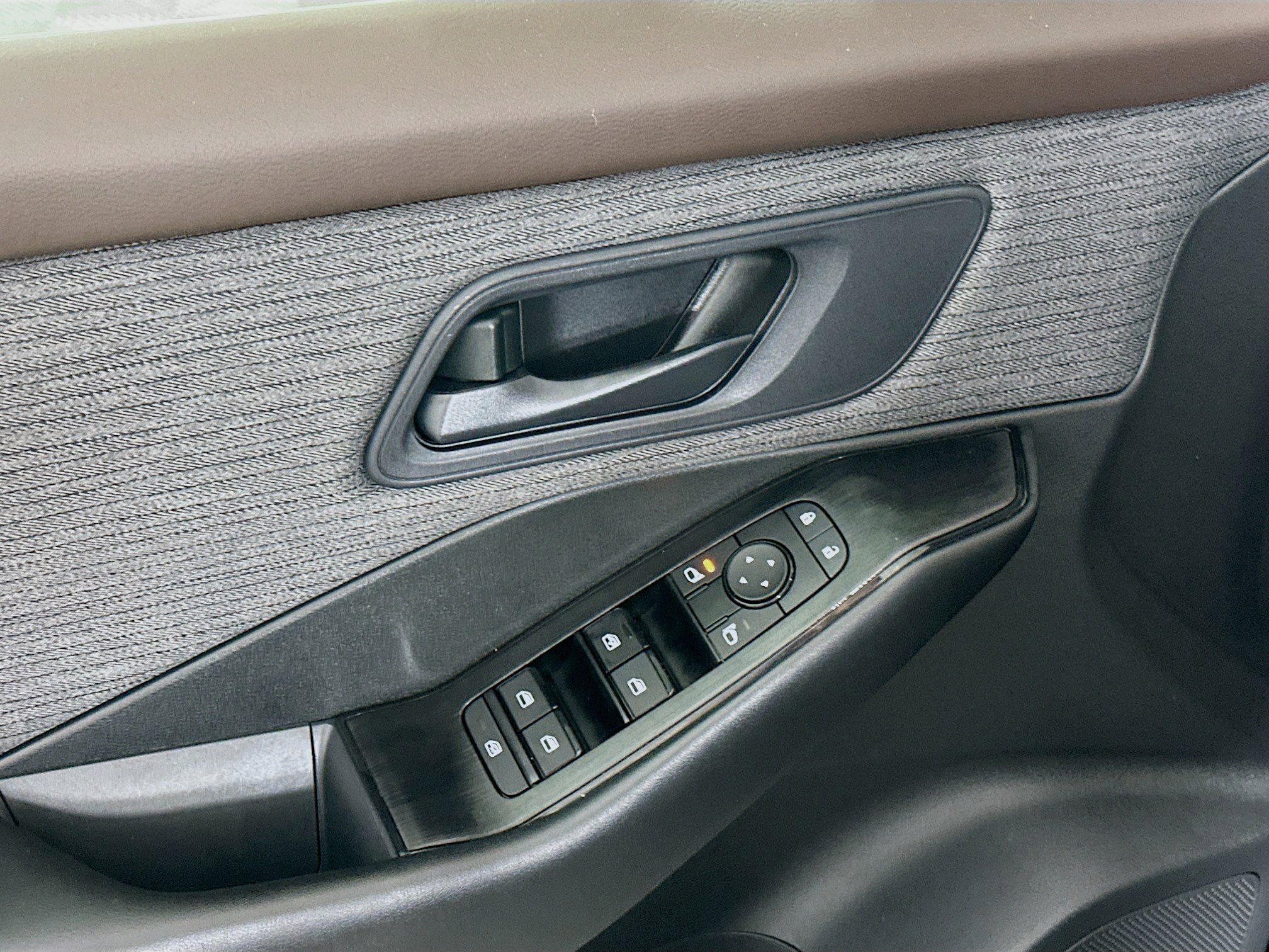 Used 2023 Nissan Rogue S image 15