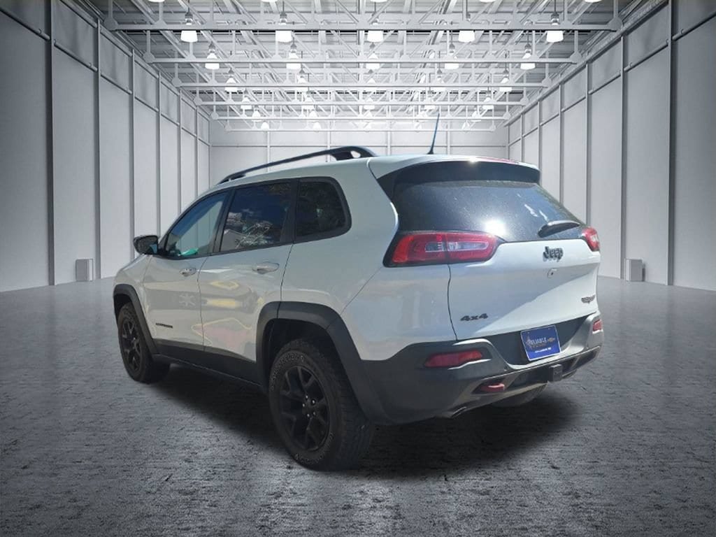 Used 2017 Jeep Cherokee Trailhawk AWD/4WD image 4