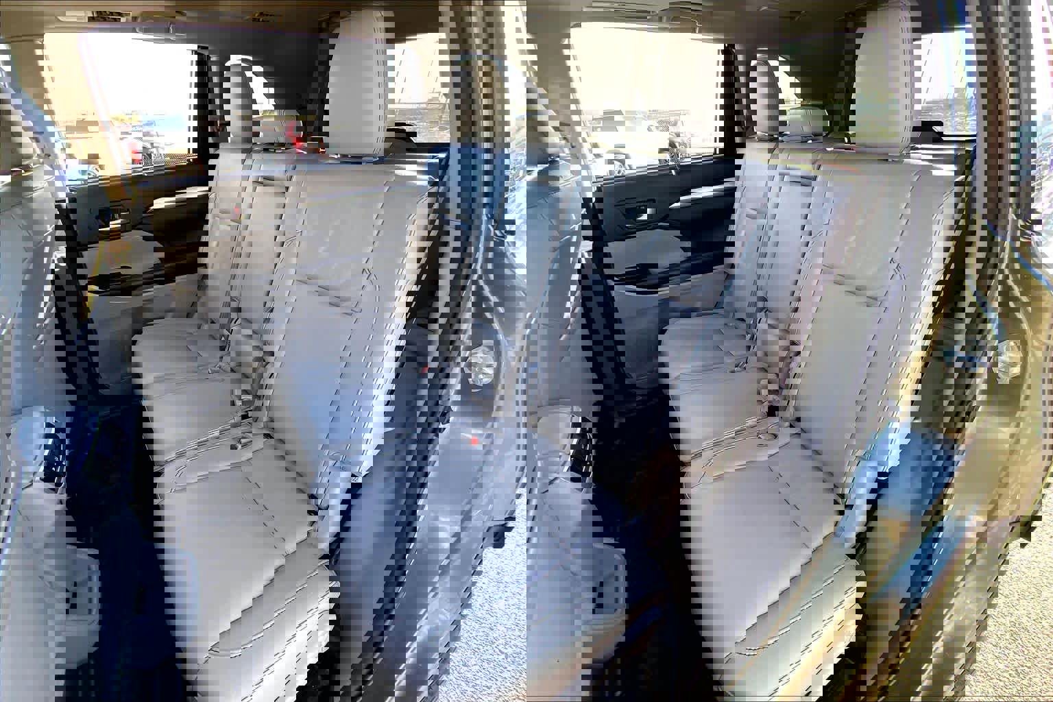 Used 2018 Toyota Highlander XLE image 19