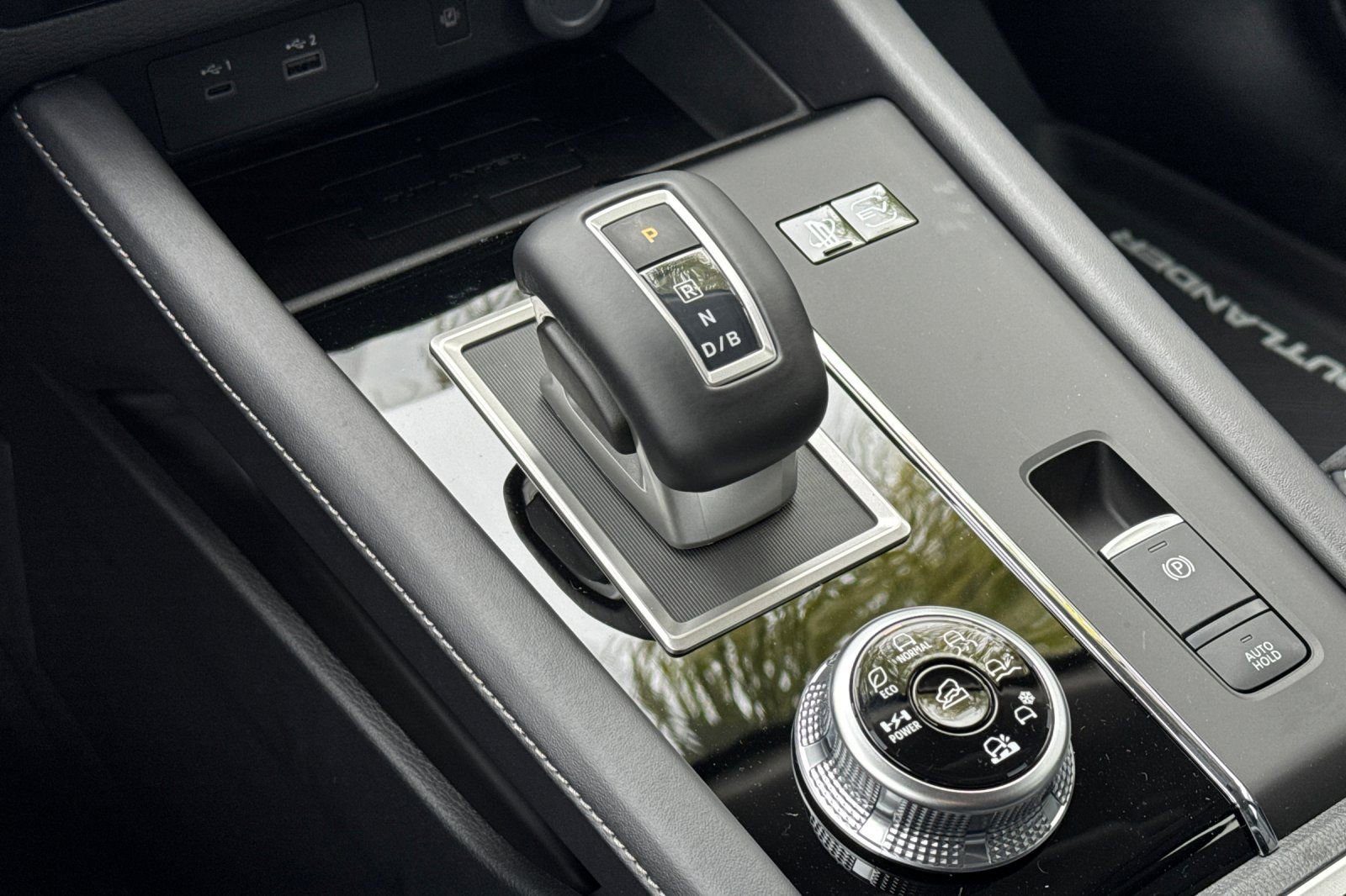 New 2025 Mitsubishi Outlander SE image 20