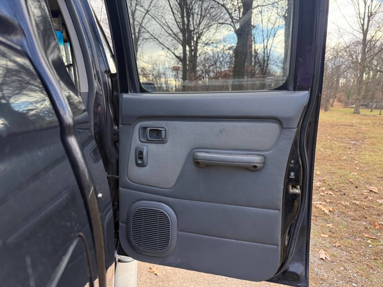 Used 2002 Nissan Frontier SE image 33