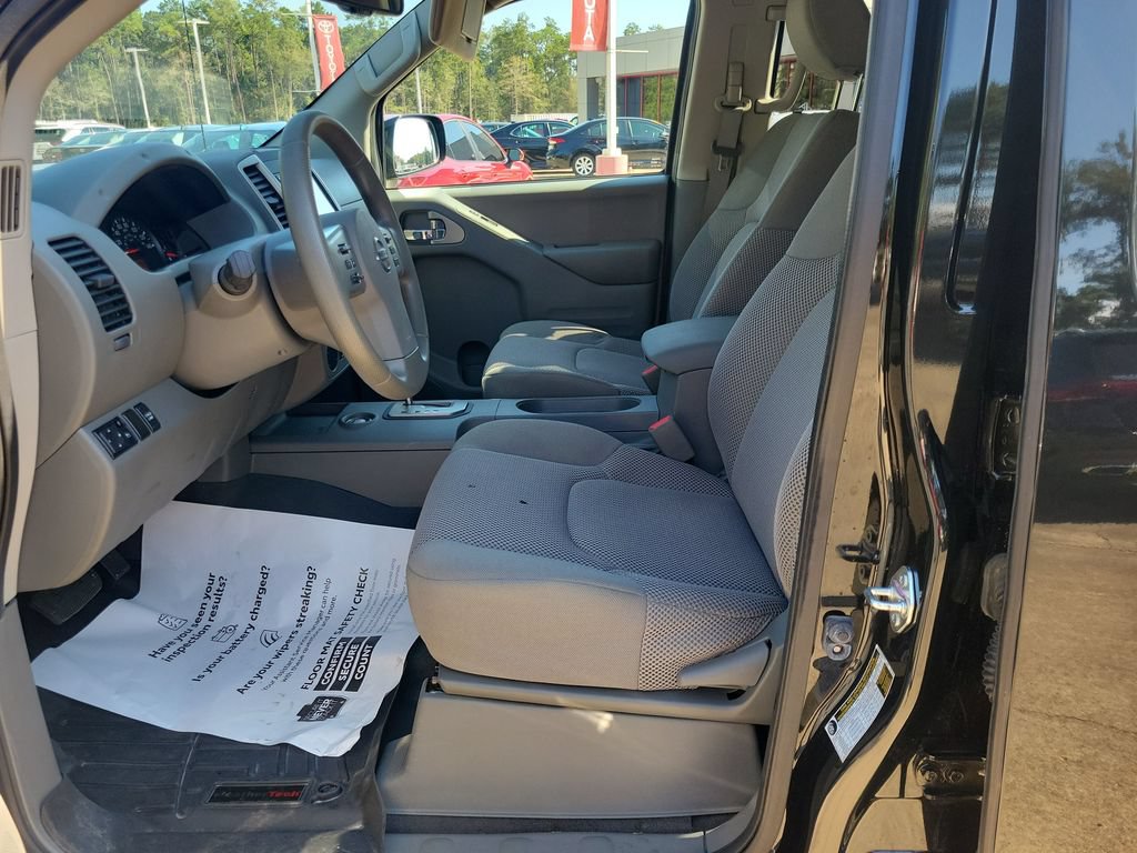 Used 2021 Nissan Frontier SV w/ Midnight Edition Floor Mats RWD image 16
