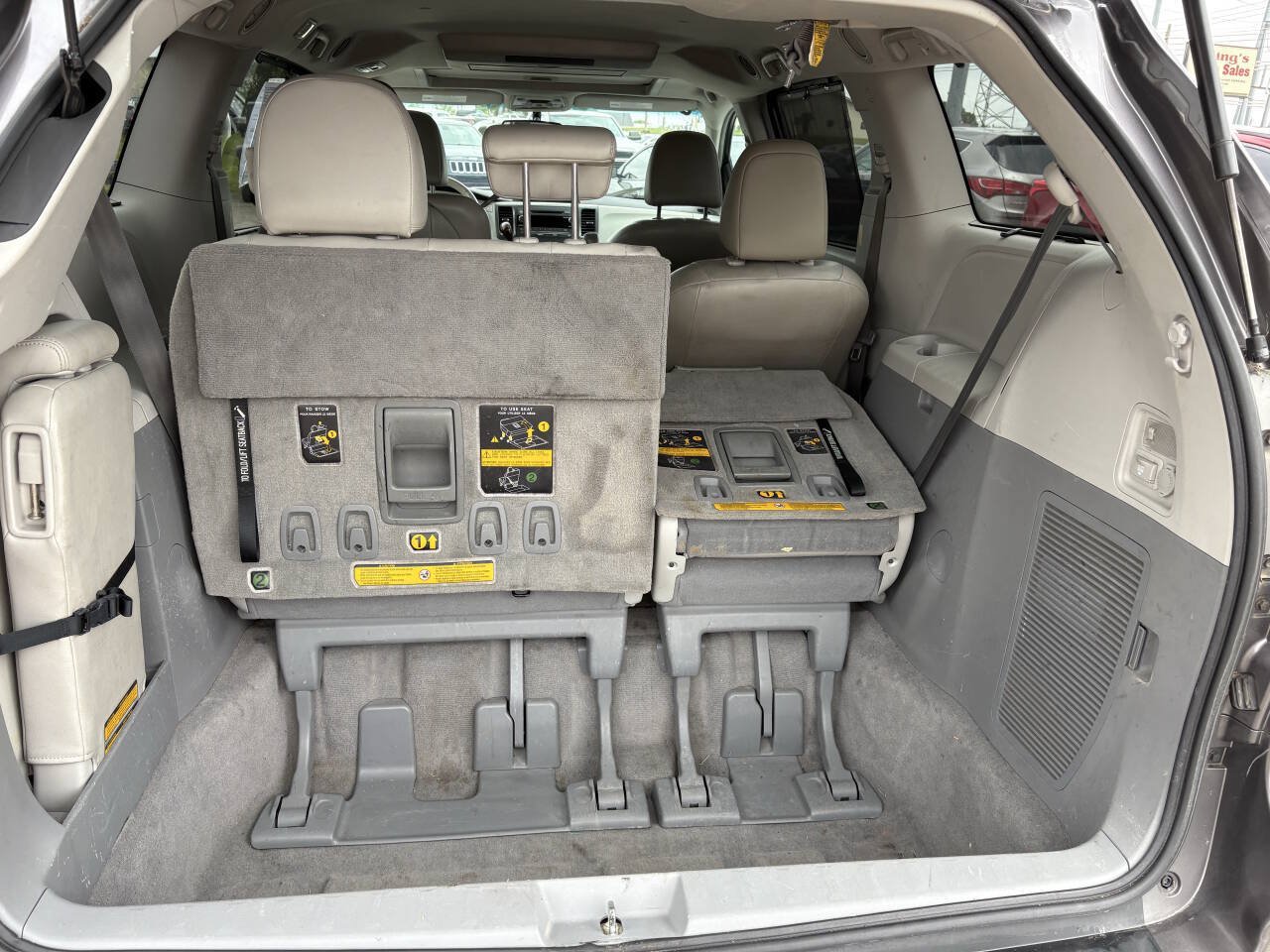 Used 2011 Toyota Sienna XLE w/ Entertainment Pkg FWD image 14