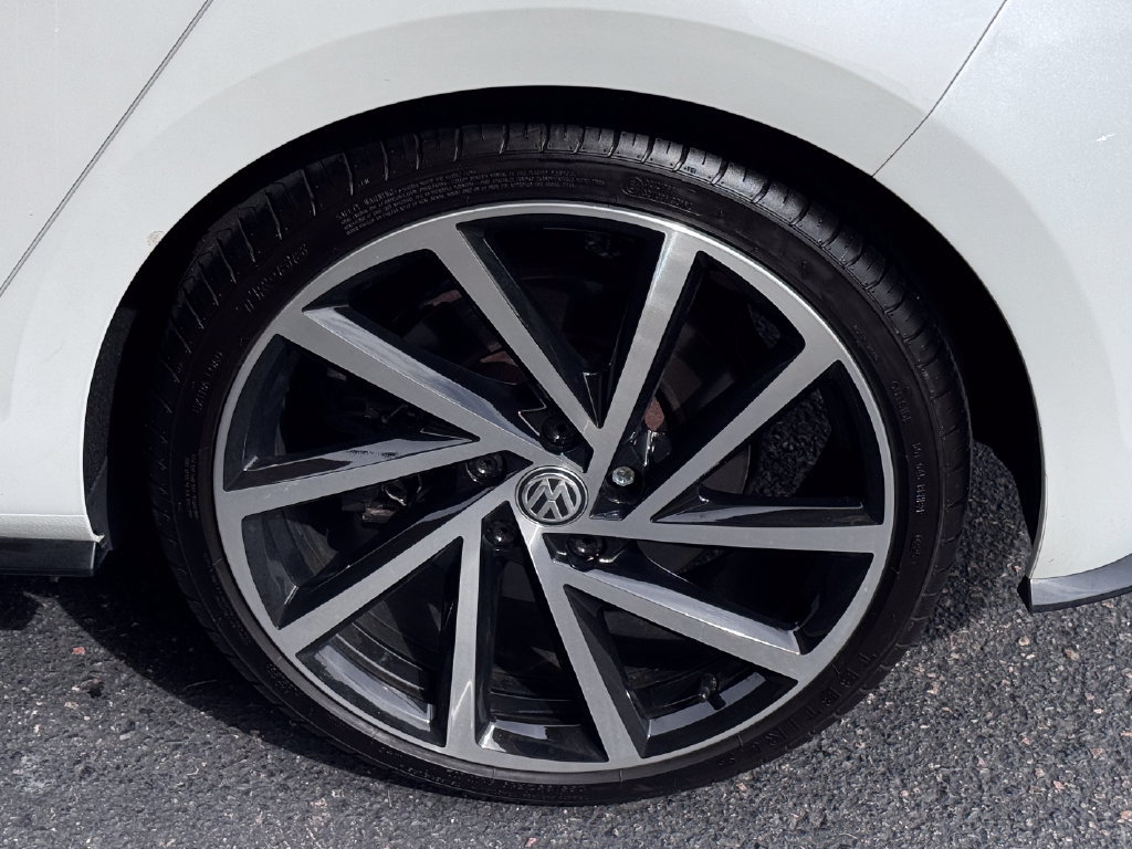 Used 2019 Volkswagen Golf R 4-Door AWD/4WD image 15