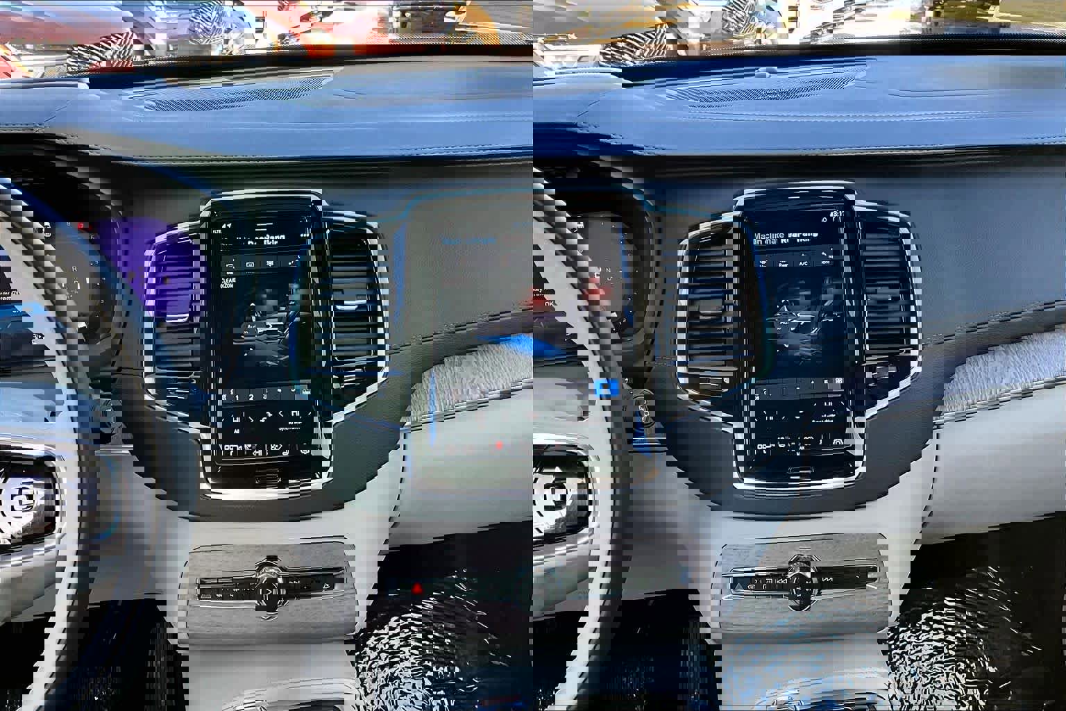 Certified 2024 Volvo XC90 B6 Ultimate w/ Protection Package Premier image 7