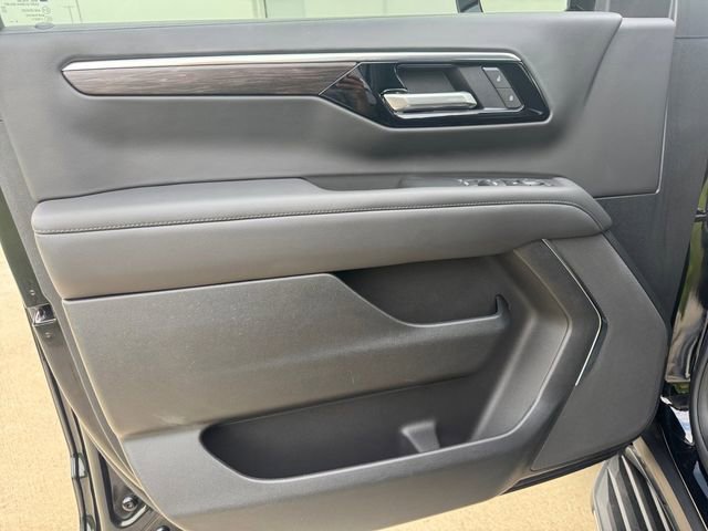 Used 2025 Chevrolet Tahoe LS RWD image 4
