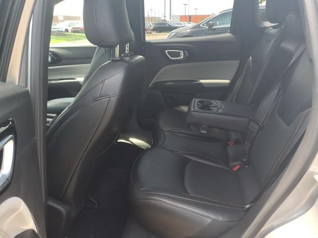 Used 2023 Jeep Compass Limited w/ Elite Group AWD/4WD image 13
