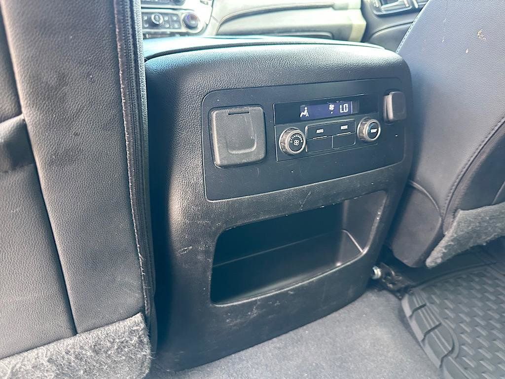 Used 2019 Chevrolet Suburban LT image 21
