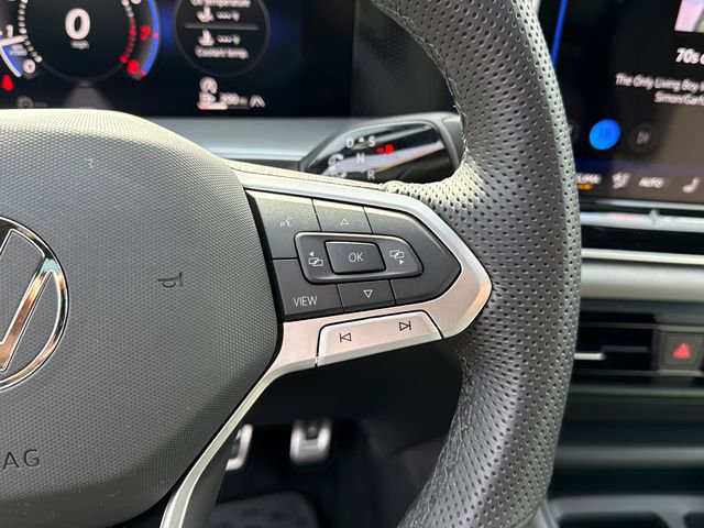 Certified 2025 Volkswagen Tiguan SE R-Line image 16