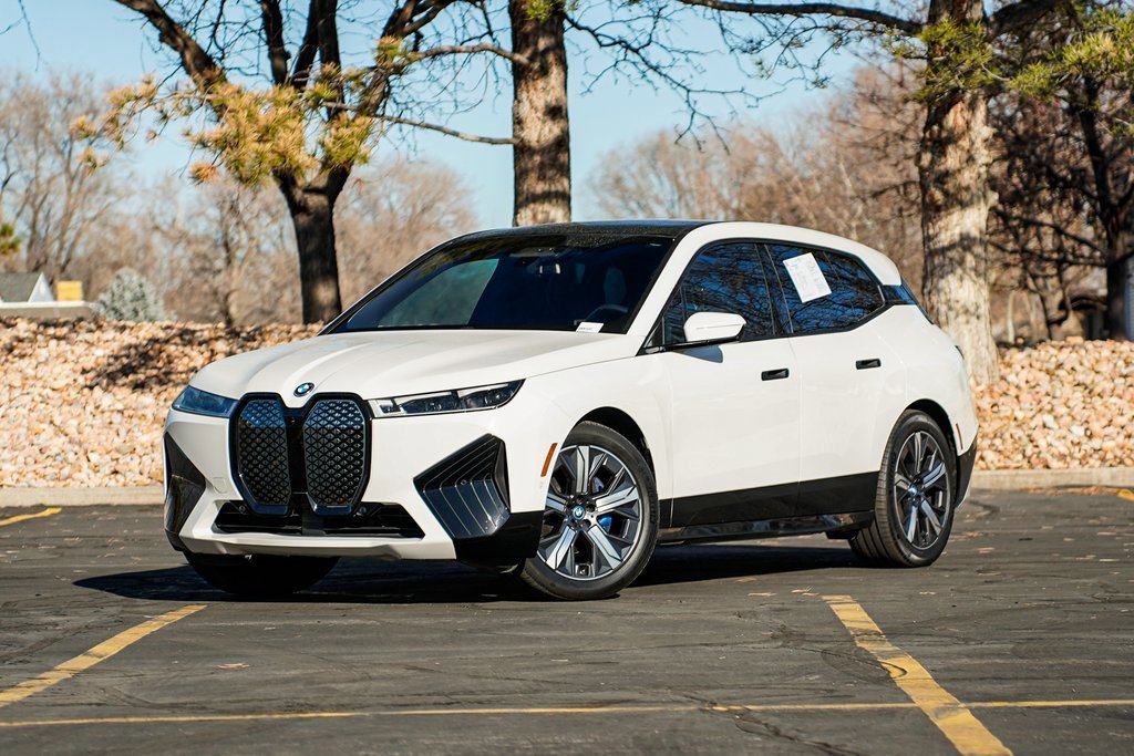 Used 2023 BMW iX xDrive50 w/ Ultimate Package 2