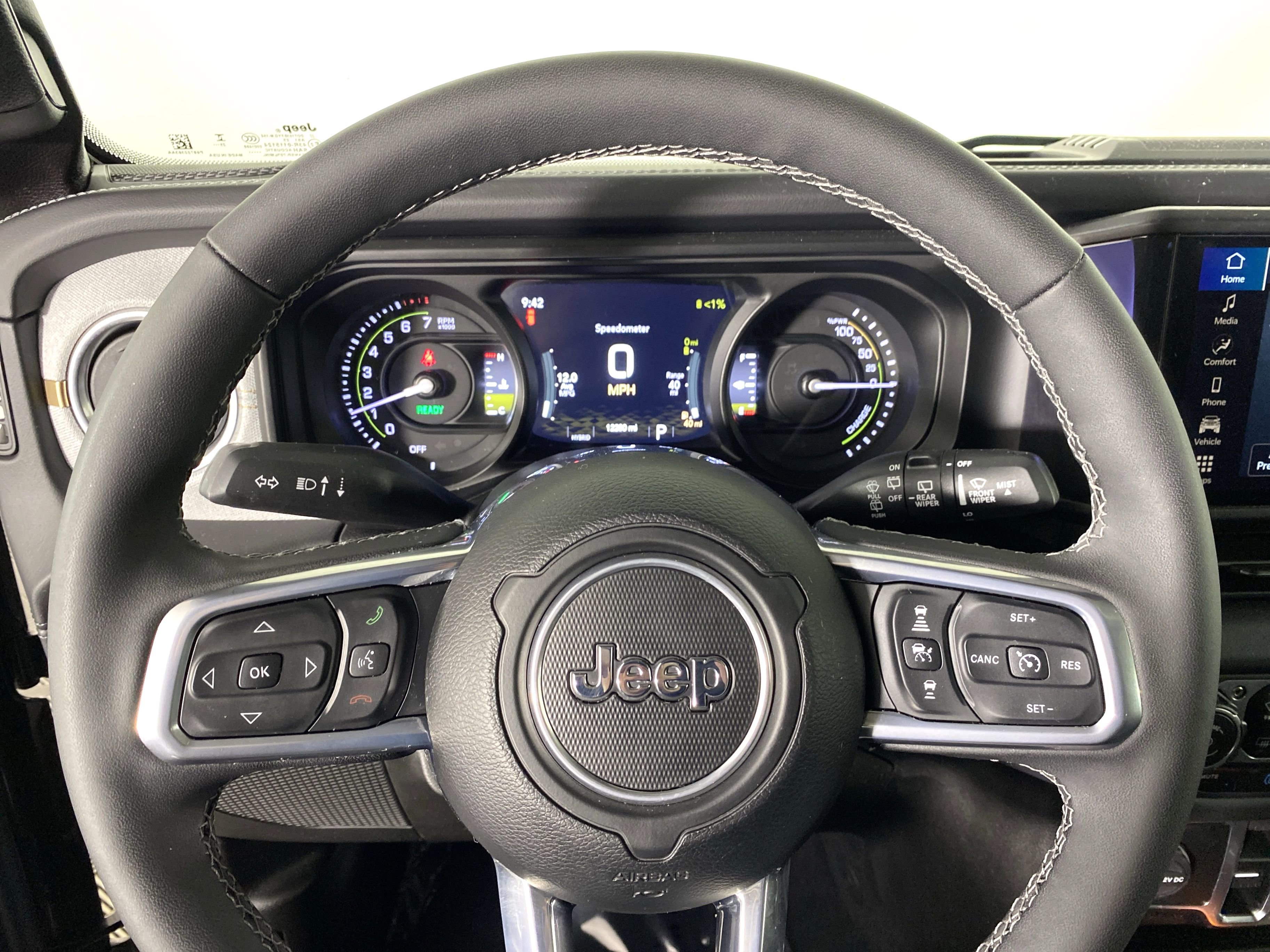 Used 2025 Jeep Wrangler Sahara w/ Safety Group image 20