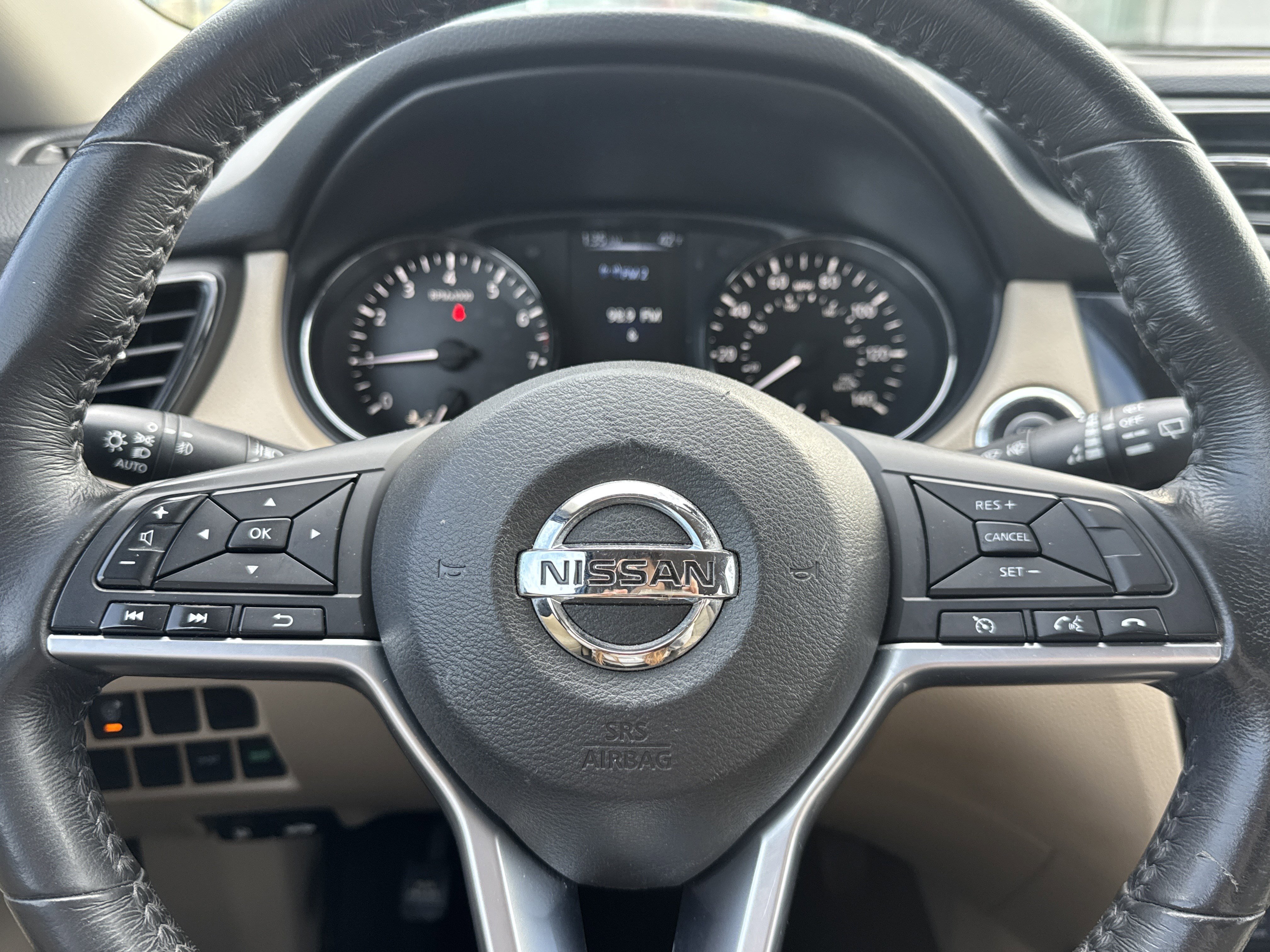 Used 2017 Nissan Rogue SV image 15