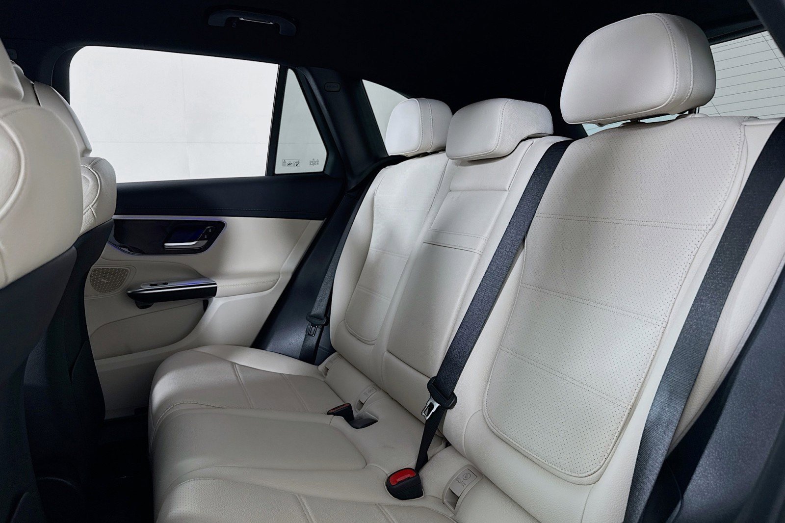 Certified 2025 Mercedes-Benz GLC 300 image 8