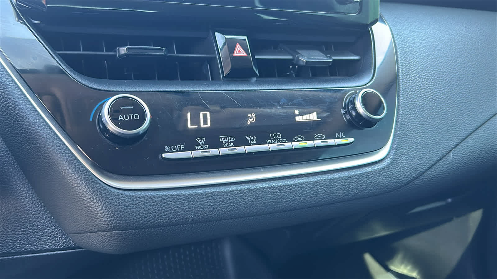 Used 2020 Toyota Corolla LE FWD image 14