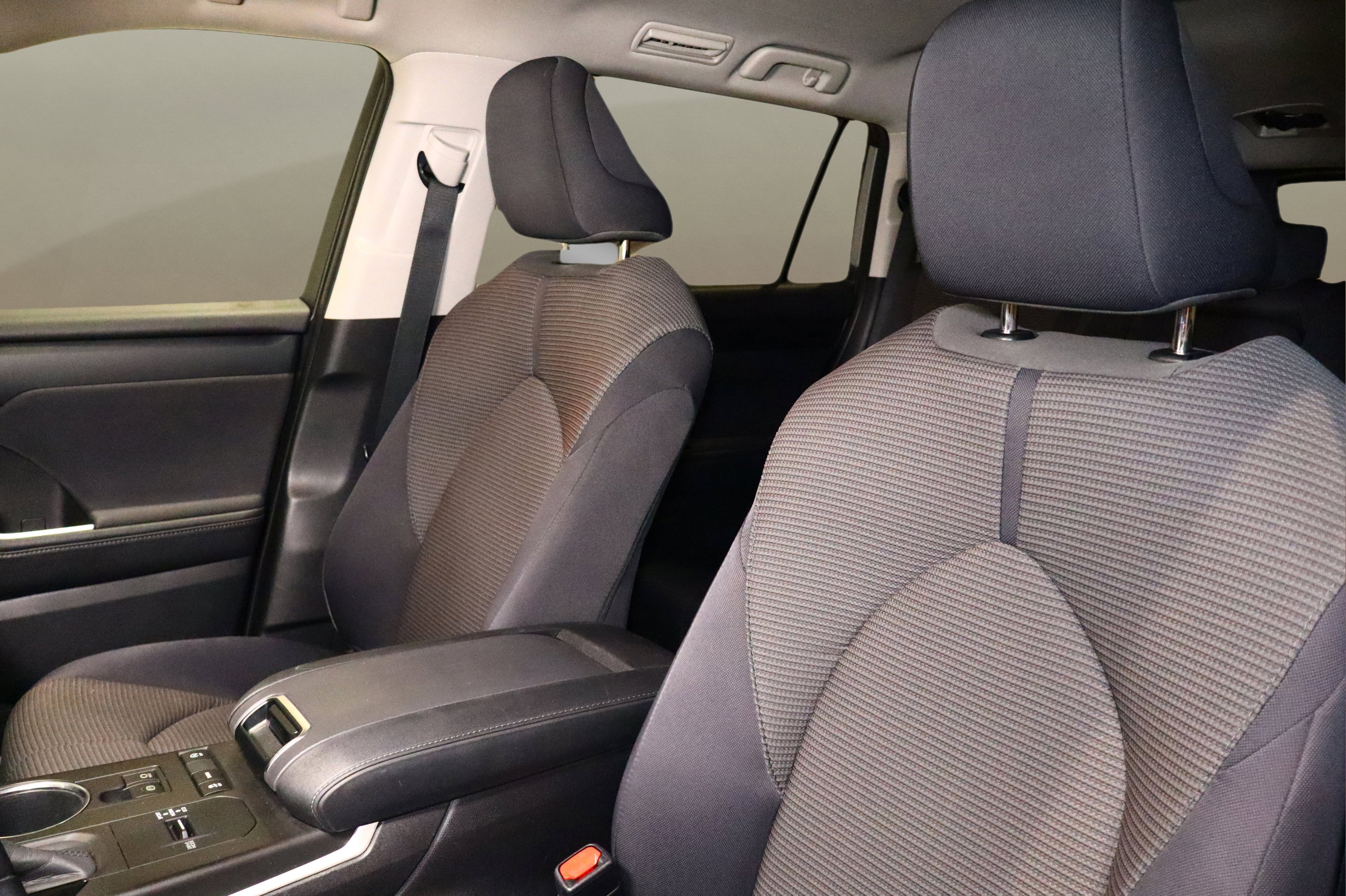 Used 2020 Toyota Highlander LE image 15