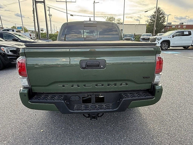 Used 2022 Toyota Tacoma TRD Sport w/ Technology Package AWD/4WD image 4