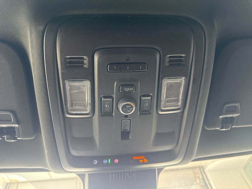 Used 2023 Chevrolet Suburban Premier AWD/4WD image 17
