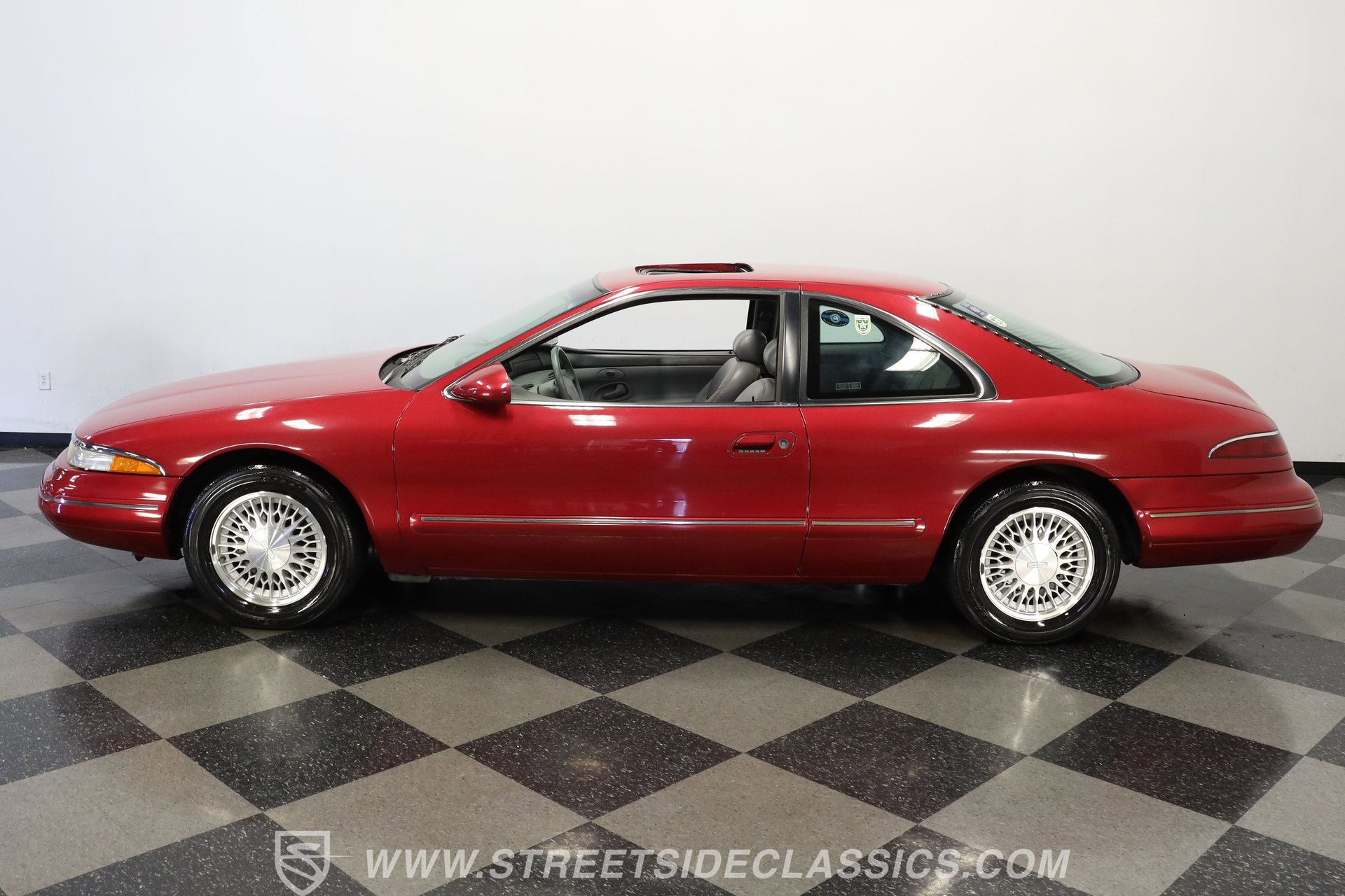 Used 1993 Lincoln Mark VIII image 2