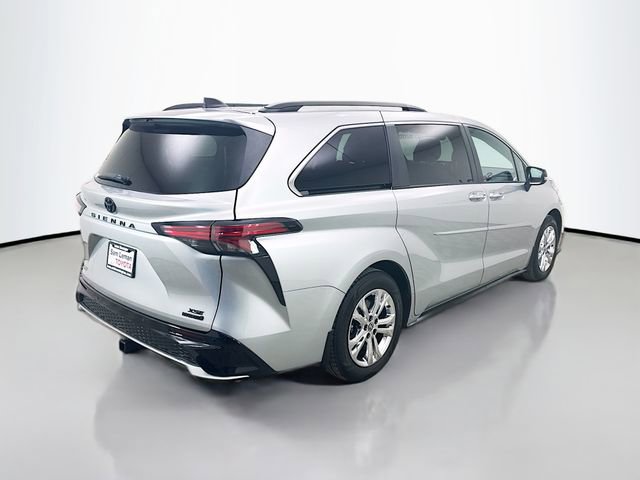 Used 2023 Toyota Sienna XSE image 7